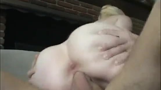 Belle pipe profonde avec éjaculation - deepthroat chaud