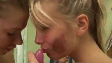 Adolescentes lesbiennes : heather wild et strawberry sandy ar