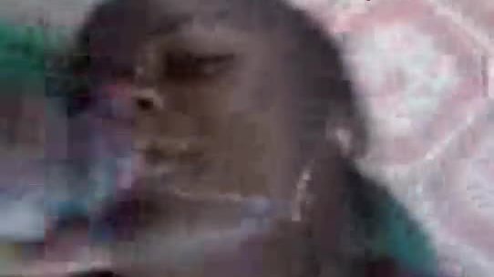 Couple d'ébène baise, pisse, cumshot