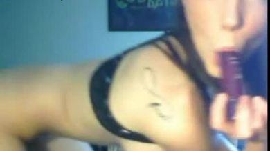 Xcamheaven : spectacle gratuit d'une fille qui s'asperge sur sa webcam.