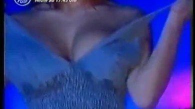 Strip-tease d'Ashley Robbins
