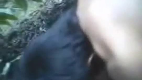 Iniyot sa likod ng bahay si tina