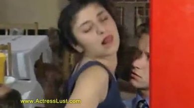 Célébrités en couple avec une adolescente sexy