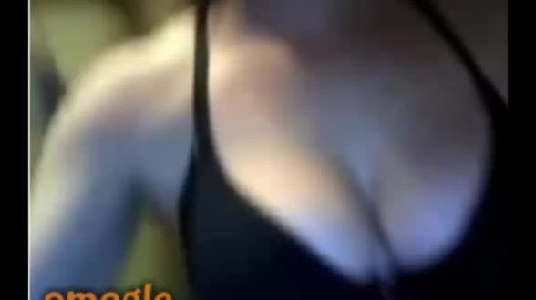 Une fille Omegle se déshabille