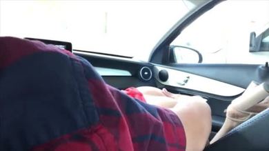 Une baby-sitter suce la bite de son patron en public - lexi aaane