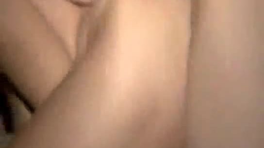 Une fête excitante dans le jacuzzi avec ce groupe d'étudiants.