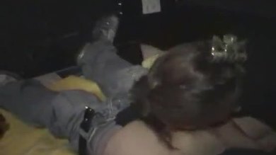 Vieille milf hollandaise baisée dans une voiture