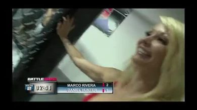 Un combattant de l'UFC baise une blonde sexy après un combat.