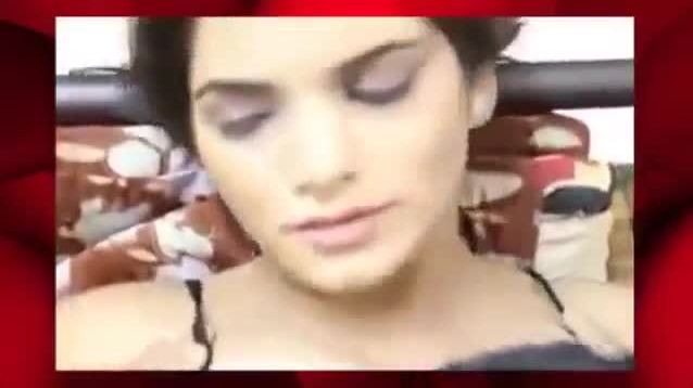 Boobs caressé par le petit ami, skypeid dur.2501 sexe chat plaisir (seulement les filles plz)