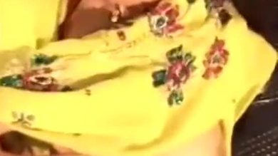 Une bhabi indienne aux gros seins joue - www.hotcutiecam.com
