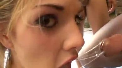 Un tas de grosses bites qui me fessent le visage.
