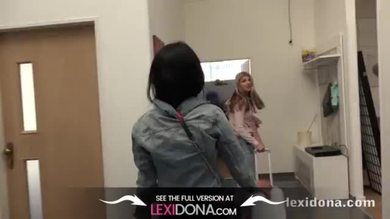 Lexidona - Lexi Dona et Gina Gerson sucent des bites et jouent ensemble.