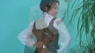 Une allumeuse érotique 001-un rat de bibliothèque qui devient chaud.