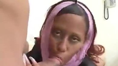 Arabe sexy aux gros seins