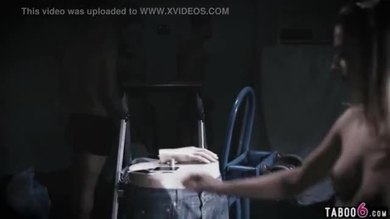 Une adolescente nerd se venge des brutes qui l'attaquent.
