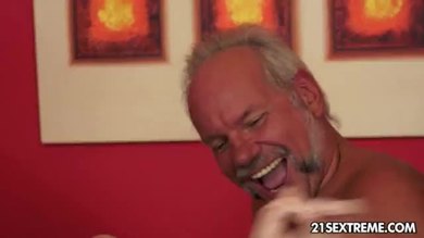 Séance de traite de la bite avec Sienna