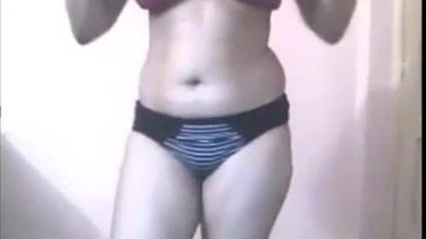 Desi girl anushka bhabhi slow saree strip