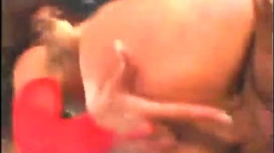Une porno brune aux gros seins se déchaîne sur Tory Lane.