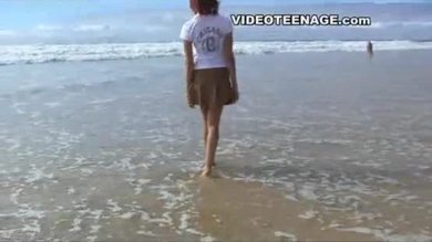Adolescente sexy à la plage