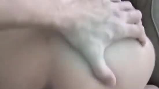 Une blonde chaude en levrette