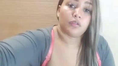 Une femme épaisse en direct, strip-teaseuse, si sexy.