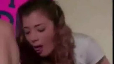 Ménage à trois dans une salle de classe