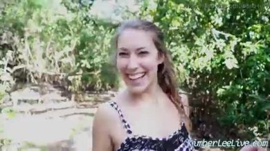 La belle Kimber Lee s'exhibe et donne une fellation dans un parc public !