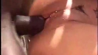 Femme au foyer, les grosses bites noires sont sa passion