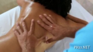 Massage à l'huile avec plaisir oral juteux