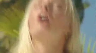 Jodie moore baise à la plage