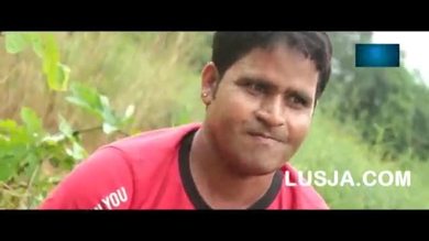 Une romance d'un seul homme avec des filles telugu en plein air.