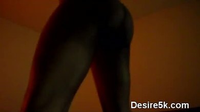 Jeune milf ebony riding