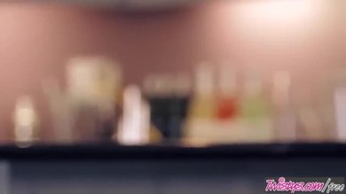 Twistys - (jelena jensen, valentina nappi) en vedette à l'introduction