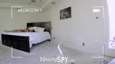 Nannyspy papa solitaire séduit la nounou brune à forte poitrine amia miley
