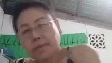 Mature thaïlandais montrer seins et chatte