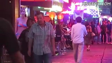 Vie nocturne à Bangkok - filles thaïes chaudes et ladyboys (thaïlande, soi cowboy)