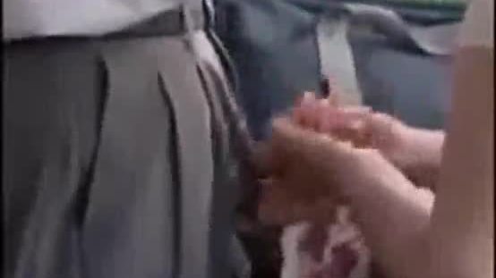 Handjob dans le bus-www.xteen666.com