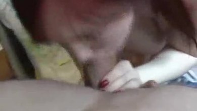 Une tête rousse joufflue qui suce et baise - vidéo porno gratuite