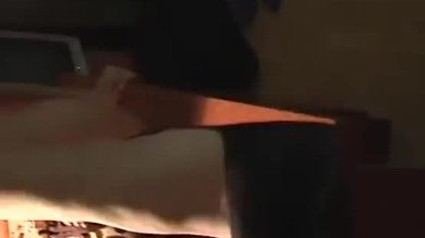 Éjaculation faciale dure sur une belle fille.