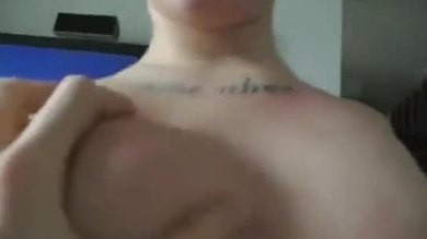 Sextape sauvage d'une fille de l'armée