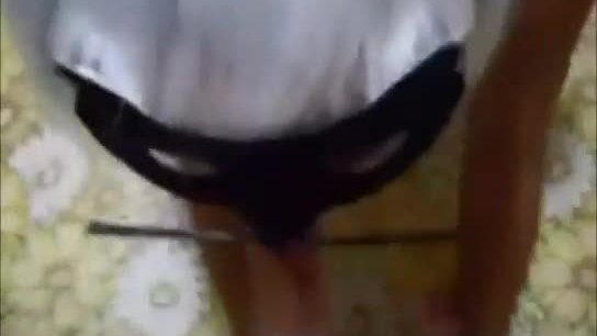 Une étudiante bien roulée baisée à la maison.