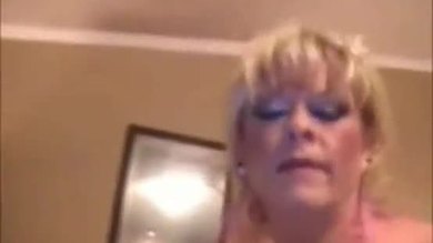 Une mère prostituée baise pas son fils
