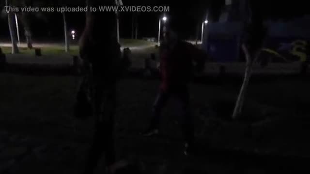 Les filles cassent les couilles des petits gars (ballbusting) adriel
