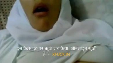 Une collégienne pakistanaise baise en uniforme avec son petit ami.