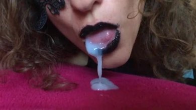 lèvres noires éjaculer dans ma bouche gants en latex cracher slowmo