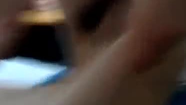 La petite pute obtient ce qu'elle veut