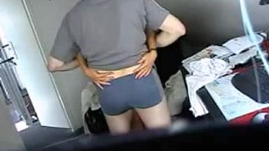 Mature baisé dans le bureau - caméra cachée