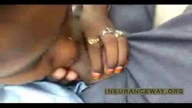 Une femme au foyer indienne taille une pipe à son patron avant d'aller au bureau.