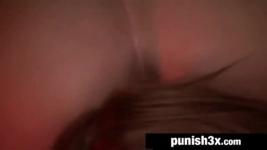 Soumise, autumn kline endure un bdsm lesbien avec esmi lee