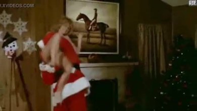 Les seins de Jessica Simpsons et les scènes de salopes de Linnea Quigley